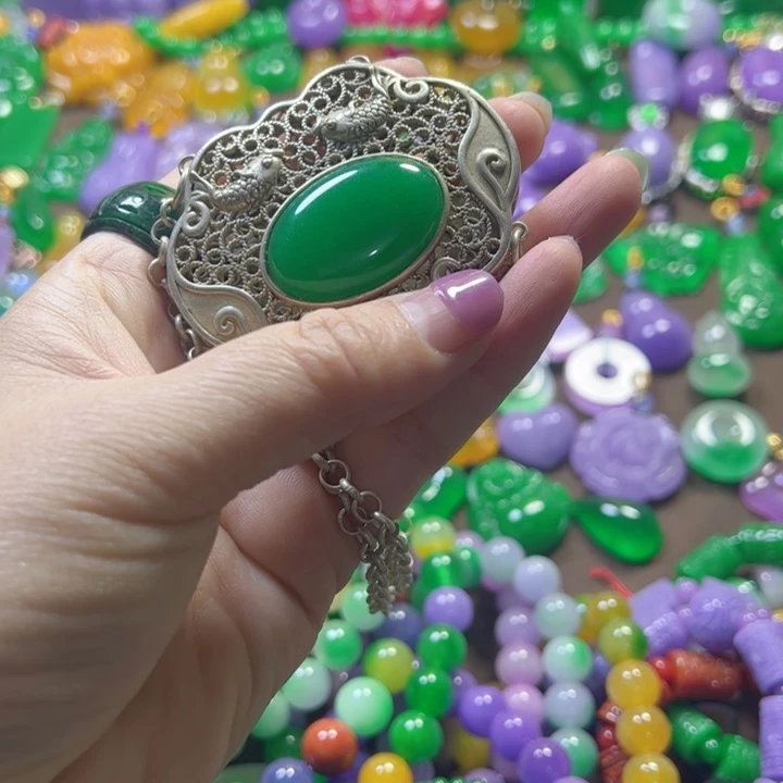 翡翠未镶嵌颈饰吊坠