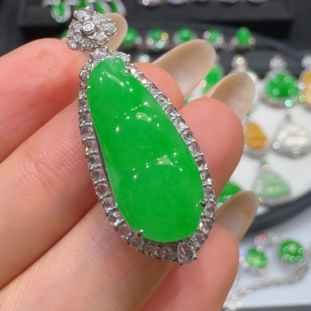 翡翠18K金镶嵌颈饰收到货48小时鉴赏期