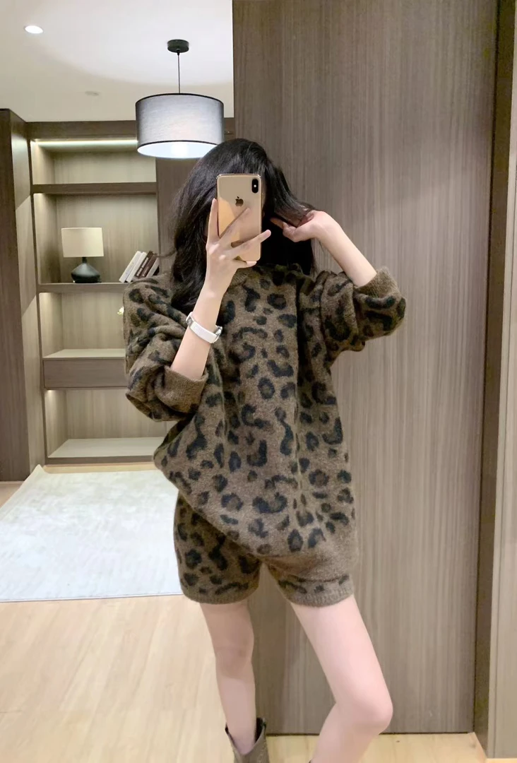 巨好看时尚百搭法式气质慵懒风豹纹时尚针织衫女显瘦休闲短裤套装