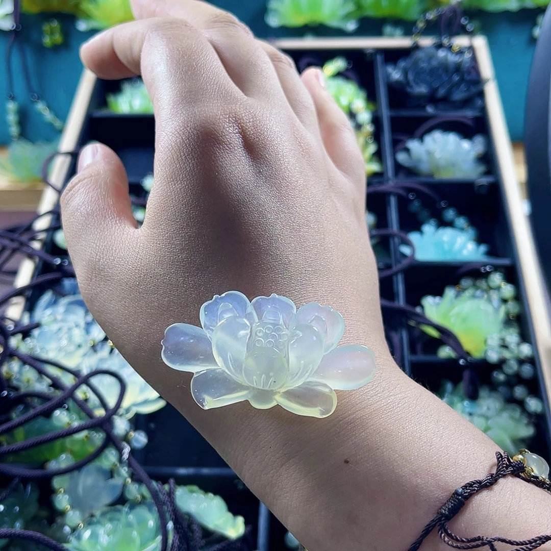 小***爷蛇纹石玉未镶嵌颈饰