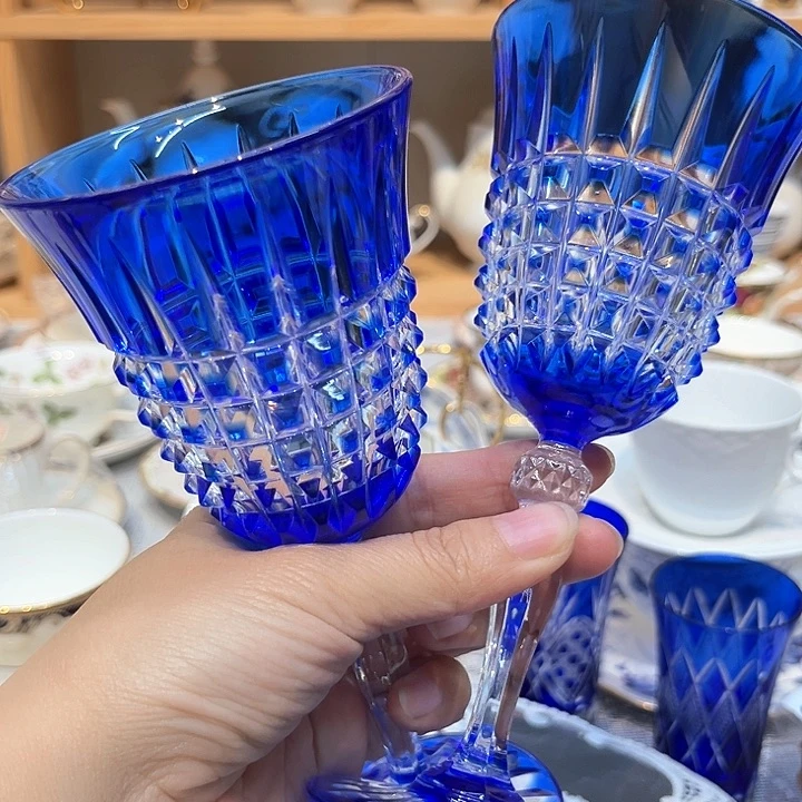 瓷片咖啡杯里的咖啡是我的最爱了吧