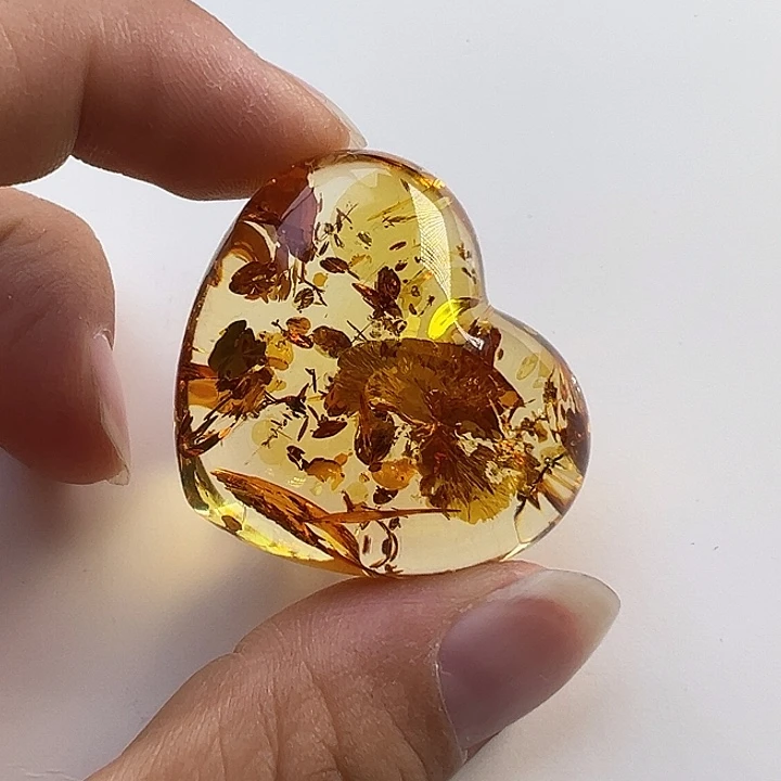 未镶嵌颈饰琥珀（花珀）