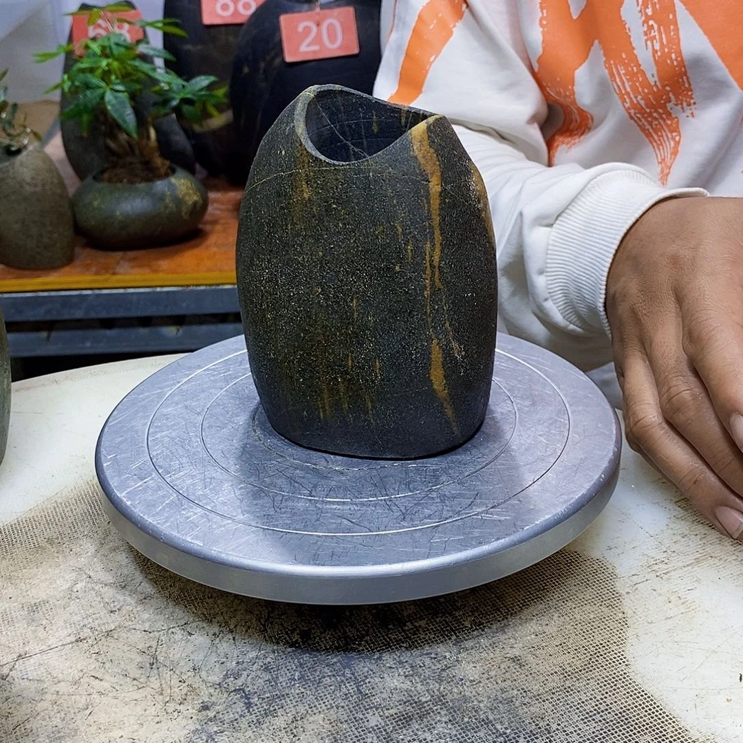 醉***缘石头花瓶非常漂亮