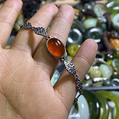 未镶嵌岫玉手链一个