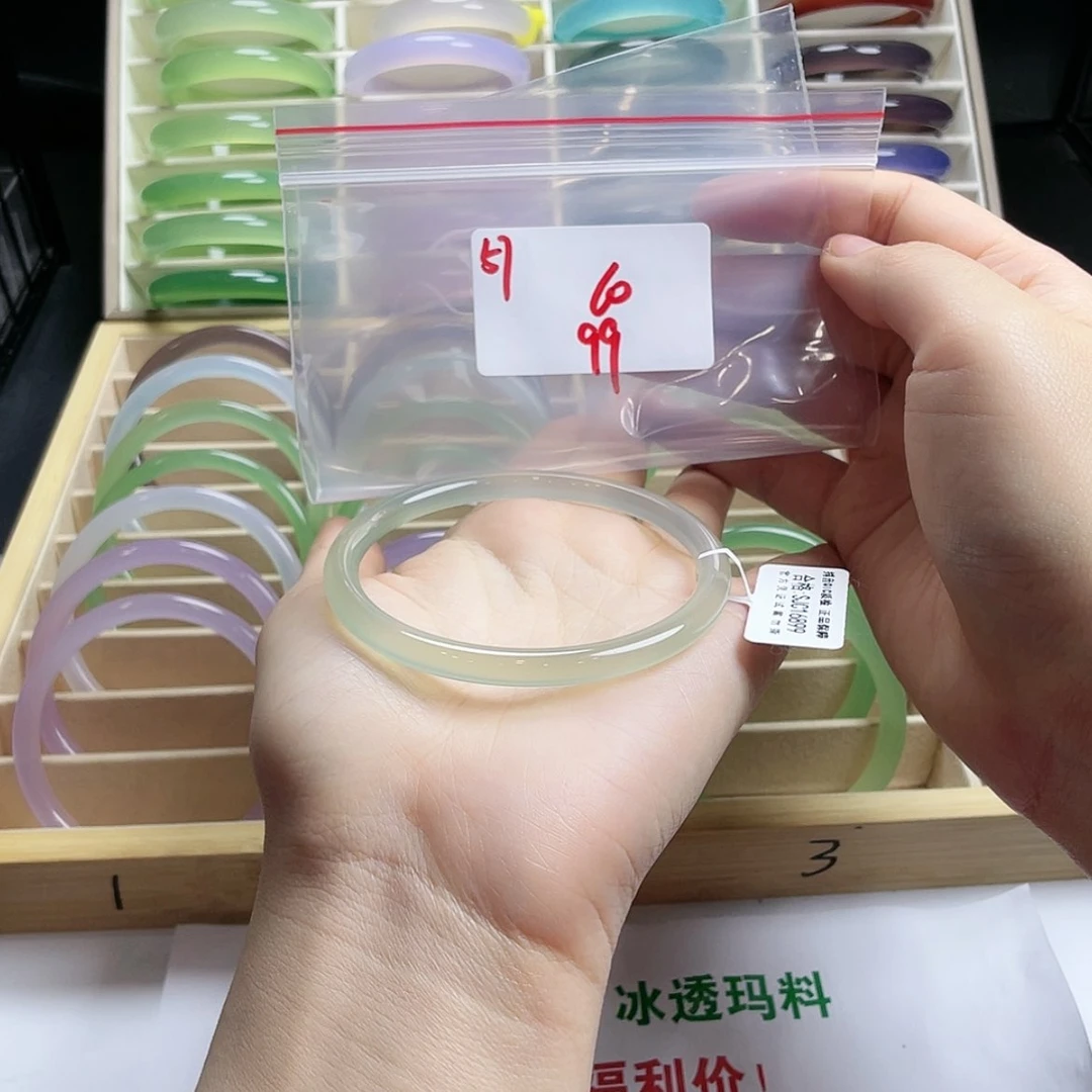 【闪购商品】玛瑙/玉髓手镯未镶嵌w****s