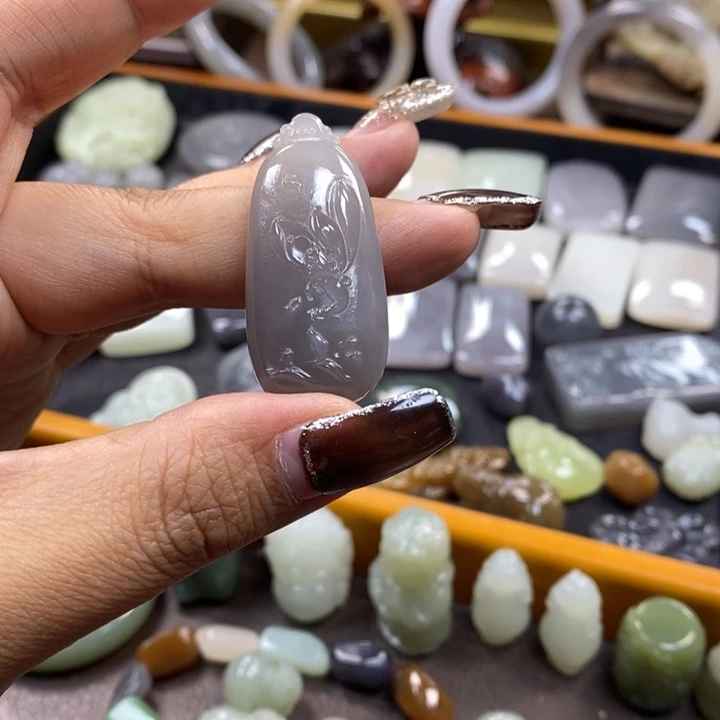 和田玉未镶嵌颈饰