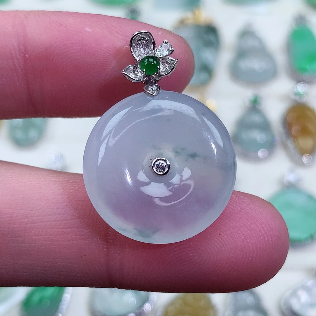 颈饰18K金镶嵌翡翠