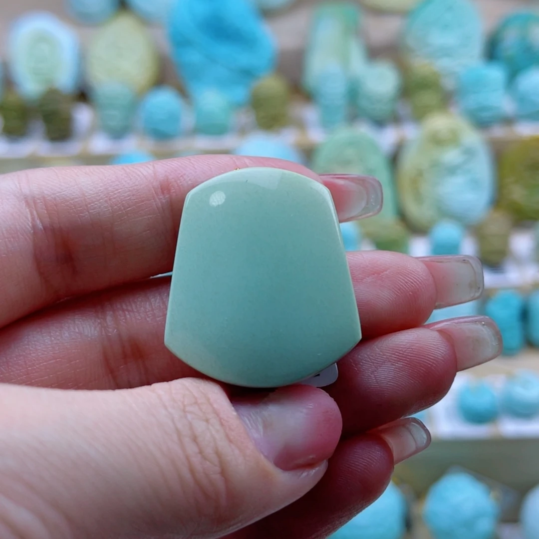 绿松石未镶嵌珠宝奇石