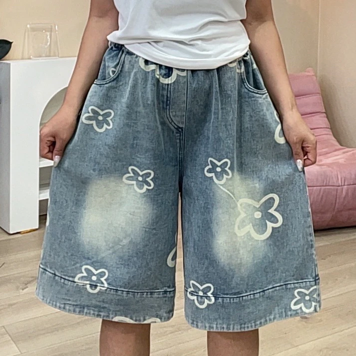 730牛仔印白色太阳花大版六分短裤女