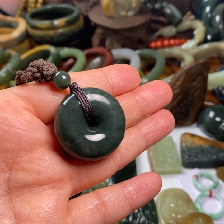 岫岩河磨玉（透闪石质玉）未镶嵌颈饰