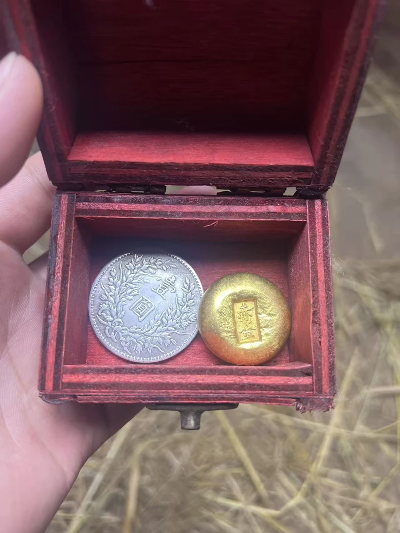 精选精品赤金大头盒装摆件