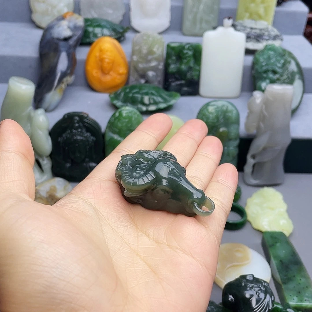 和田玉未镶嵌颈饰