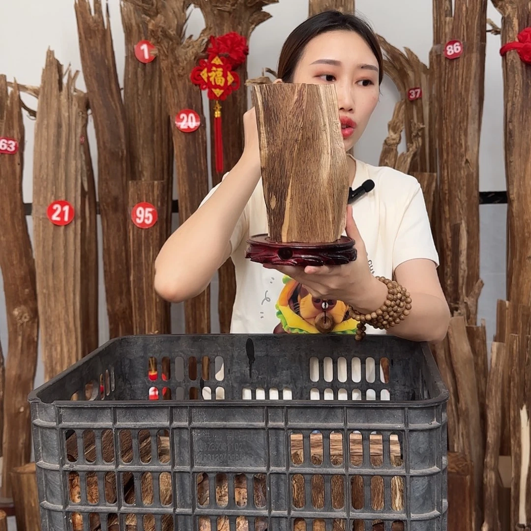 沉香碎屑沉香原材料