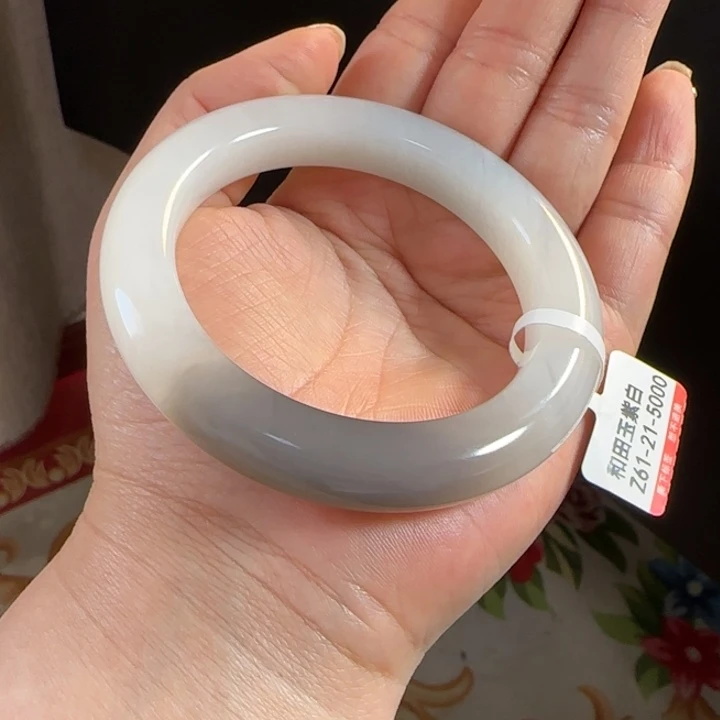 和田玉手镯未镶嵌占*华