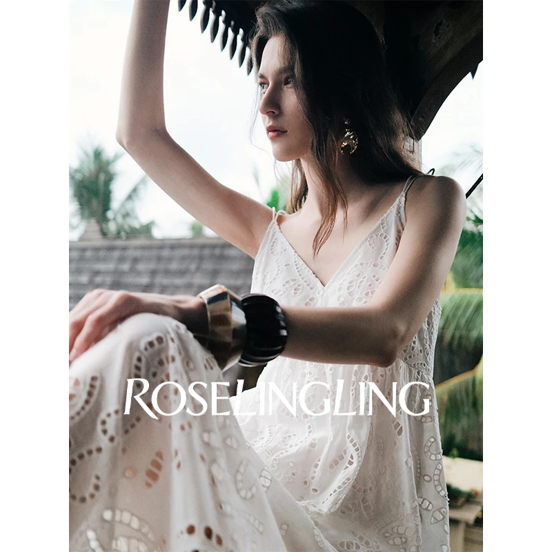 Roselingling仲夏度假系列亲肤全棉万针镂空绣花度假感吊带连衣裙