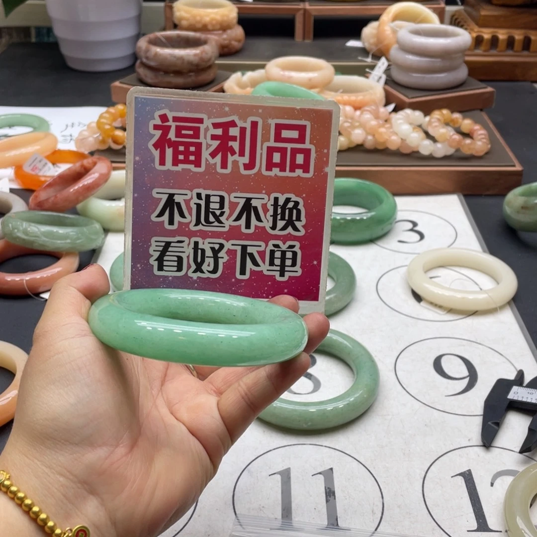 儒***）石英岩玉未镶嵌手镯