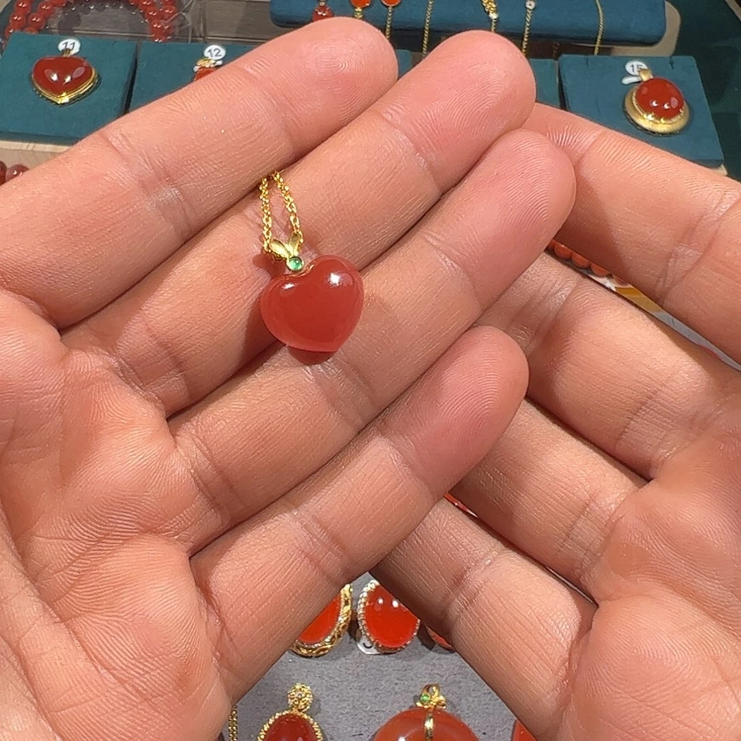 南红玛瑙18K金镶嵌颈饰