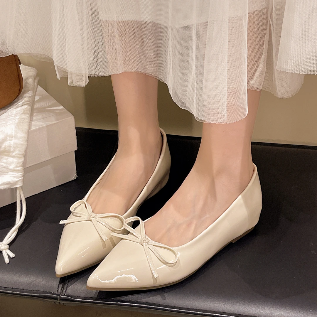 低跟温柔风单鞋女2025年春秋新款浅口蝴蝶结尖头配裙子