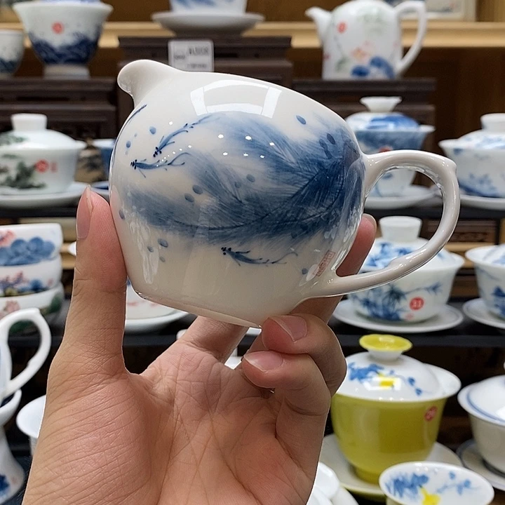 手绘孔雀翎公道杯160cc釉下彩微瑕福利款