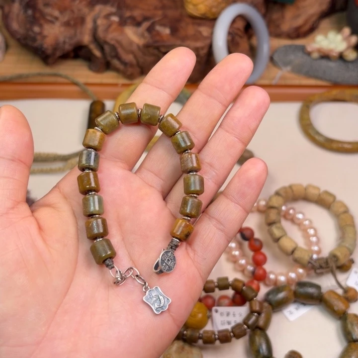 倔****岫岩河磨玉（透闪石质玉）未镶嵌手镯