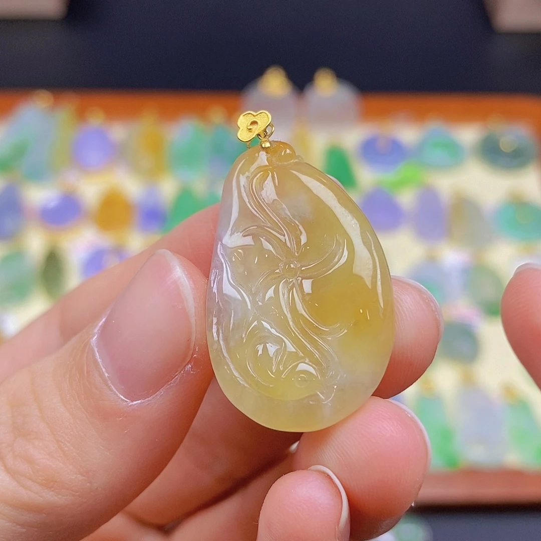 翡翠颈饰18K金镶嵌翡翠