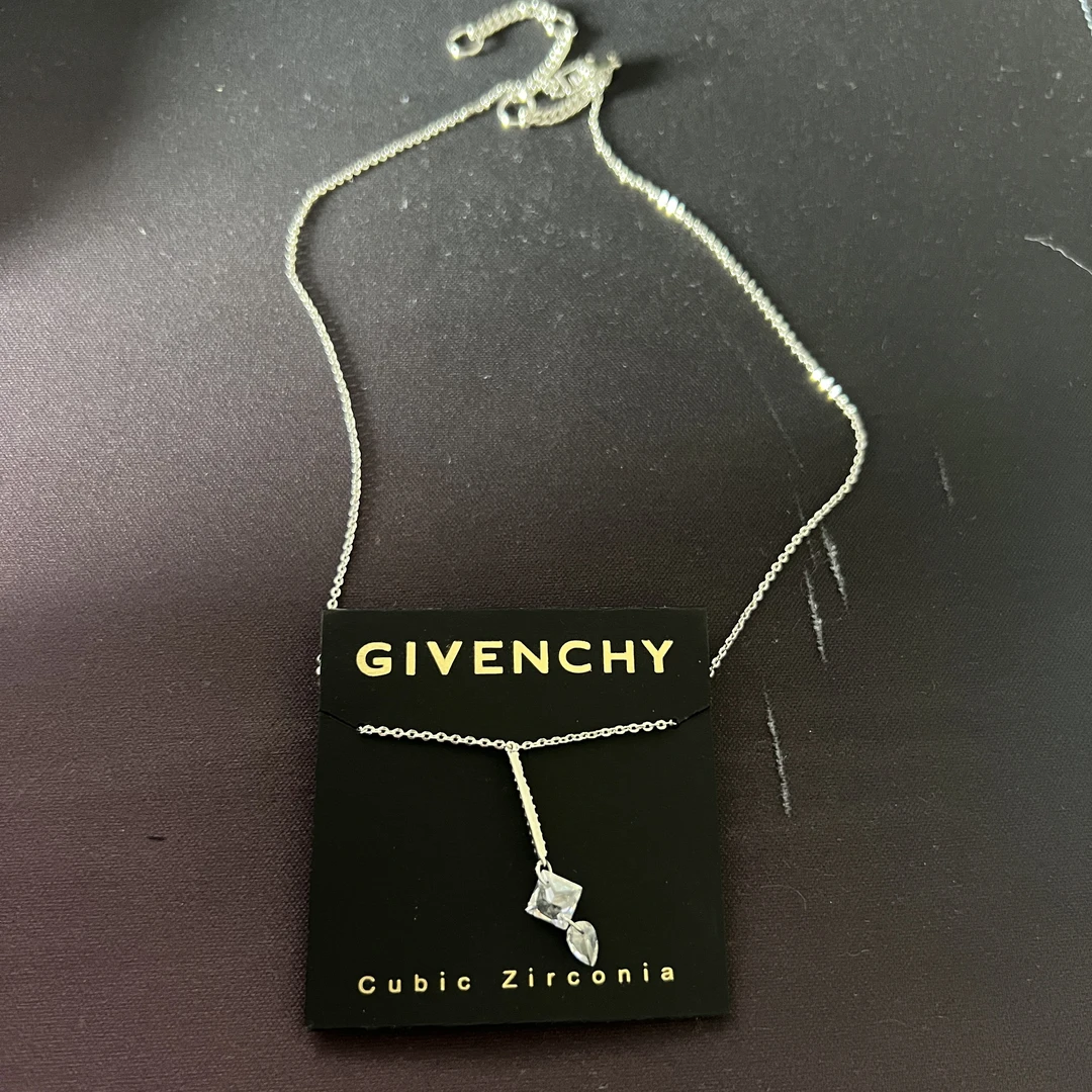 全新未使用 Givenchy/纪梵希 （jp）项链 全新全套礼盒