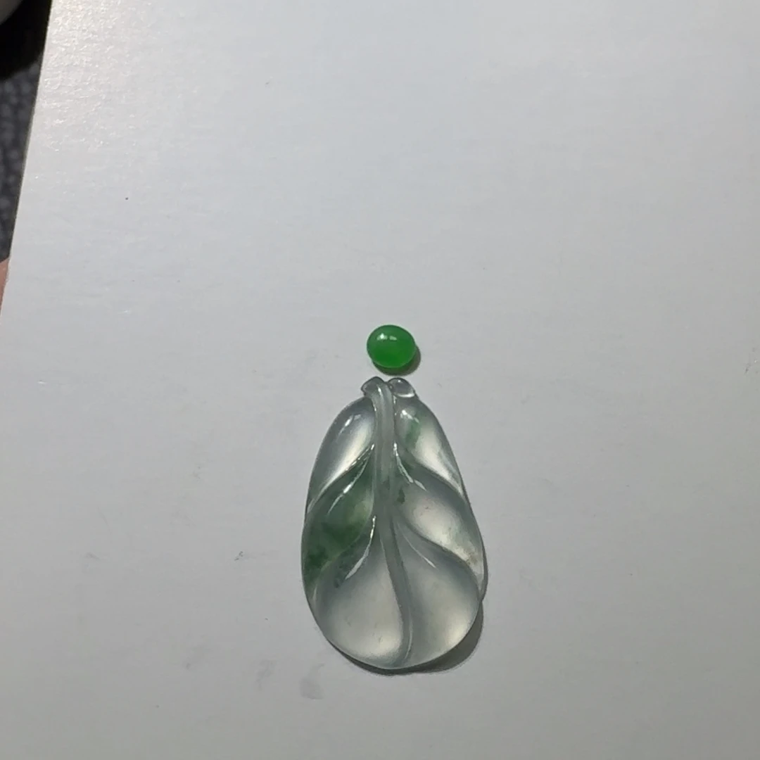 翡翠未镶嵌颈饰叶子