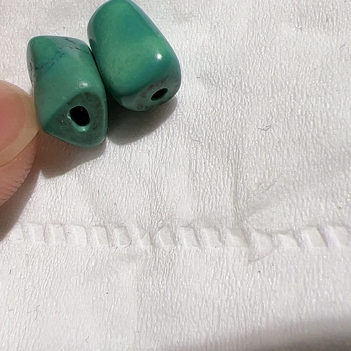 玻璃颈饰在这里的