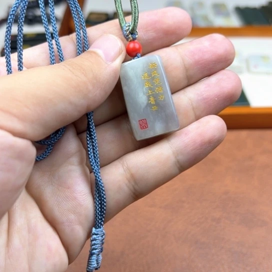 颈饰未镶嵌和田玉（糖玉）