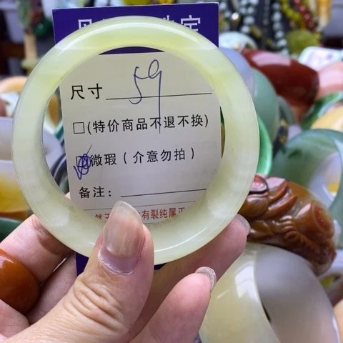 未镶嵌手镯石英质玉