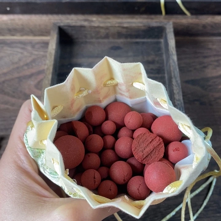 泥塑花蕊夫人碎料香包约50克