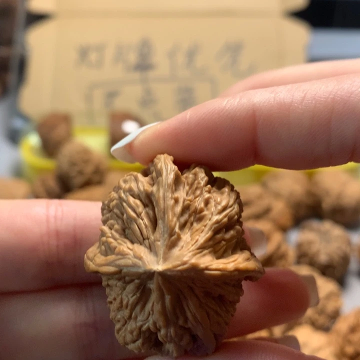 鸿***文玩核桃把件异形单只