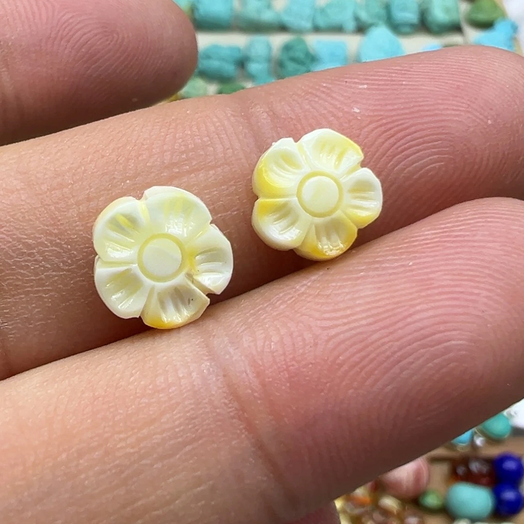 琥珀颈饰未镶嵌小花