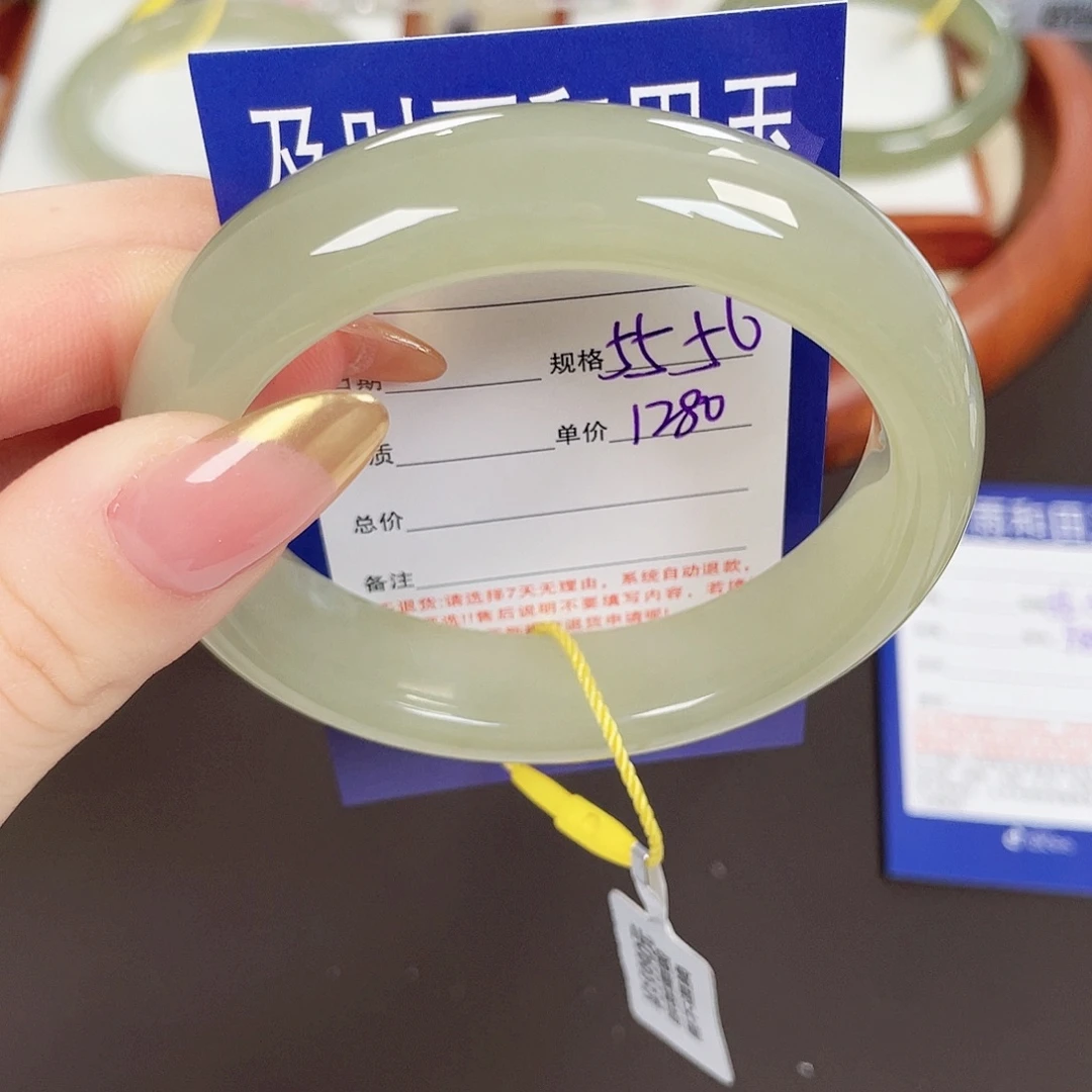 和田玉未镶嵌手镯