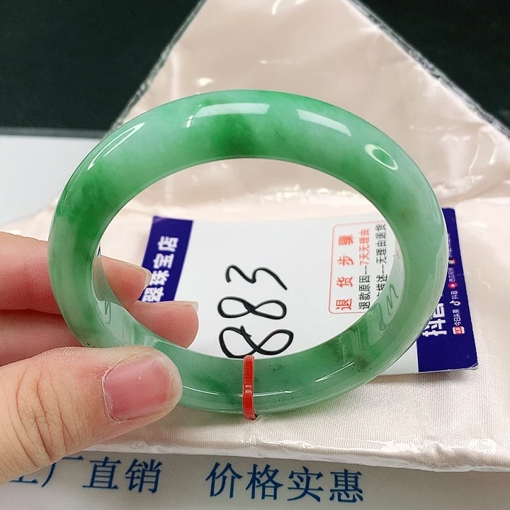 翡翠手镯未镶嵌翡翠