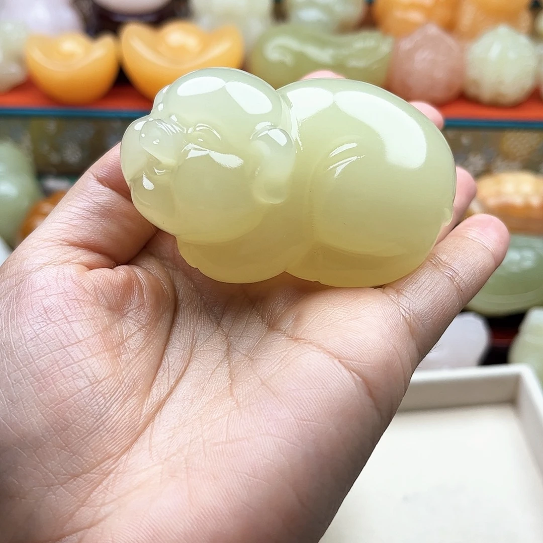 H***5石材猪猪手吧摆件