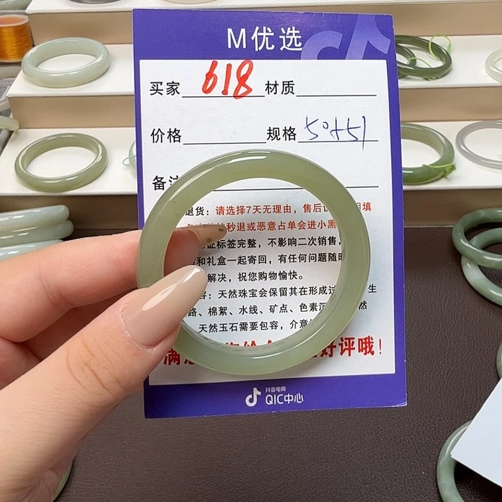 那***年和田玉未镶嵌手镯