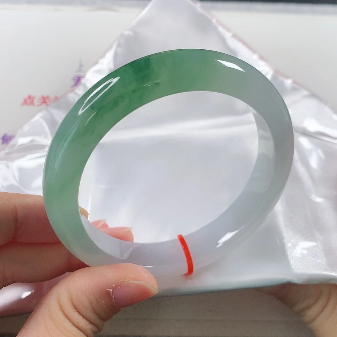 翡翠手镯未镶嵌①③⑧
