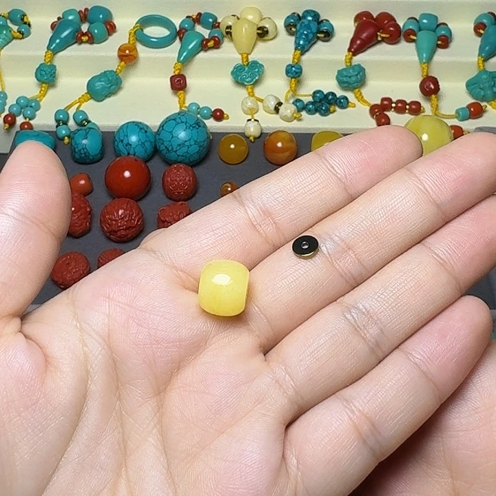 非金属卡12老型蜜一个，黄隔片2个
