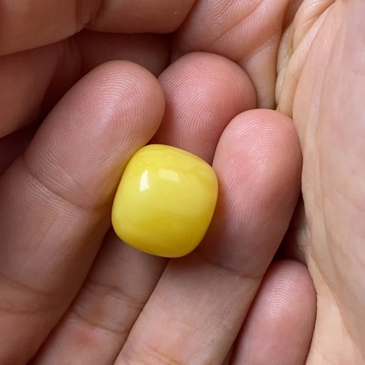 马***v未镶嵌琥珀珠宝奇石15墩