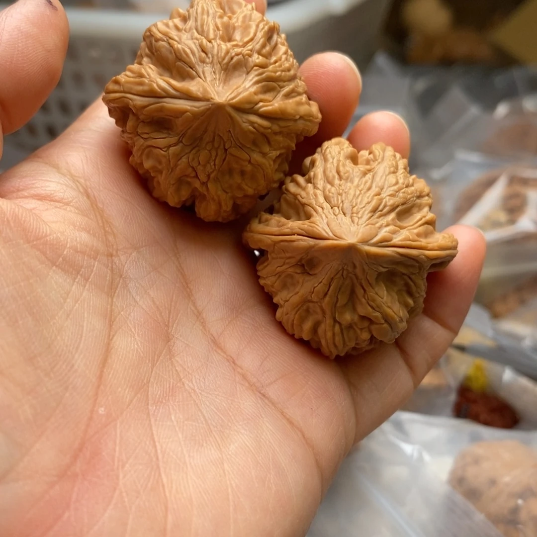 文玩核桃把件野生鸡心
