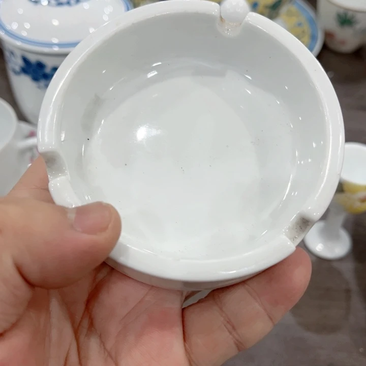 杯釉下五彩的瓷器在瓷器