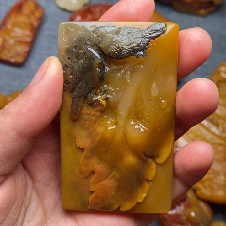 石英质玉（黄龙玉）合金颈饰