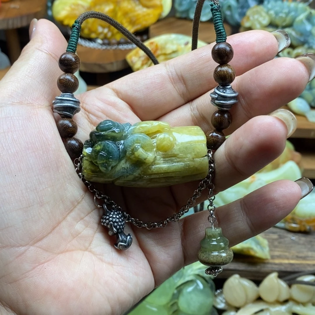 k***y岫玉未镶嵌吊坠(赠链)