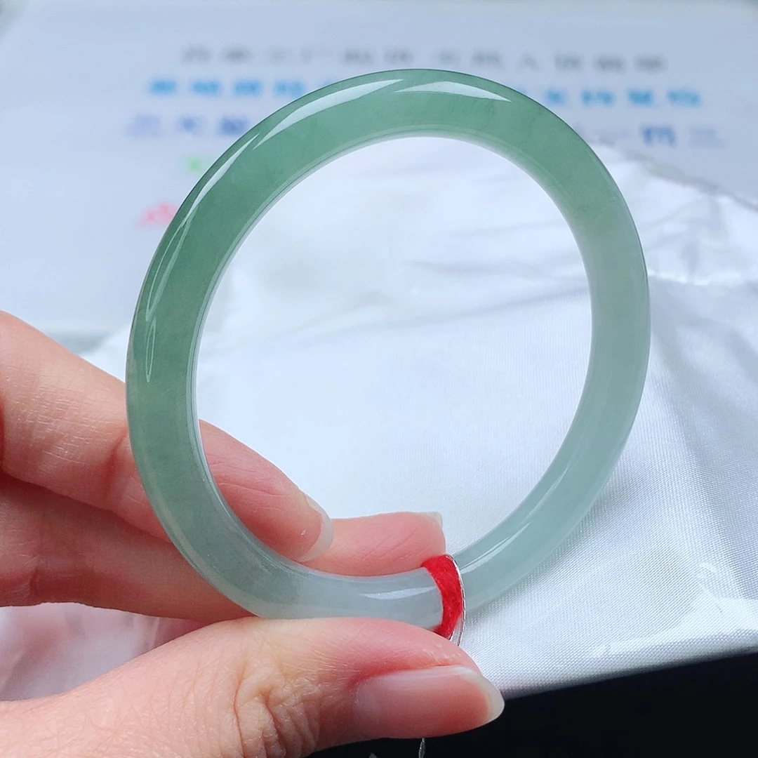 翡翠手镯（圆镯）未镶嵌53圆