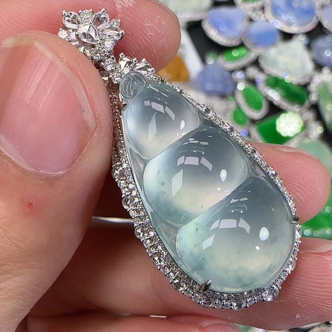 翡翠颈饰18K金镶嵌天然翡翠