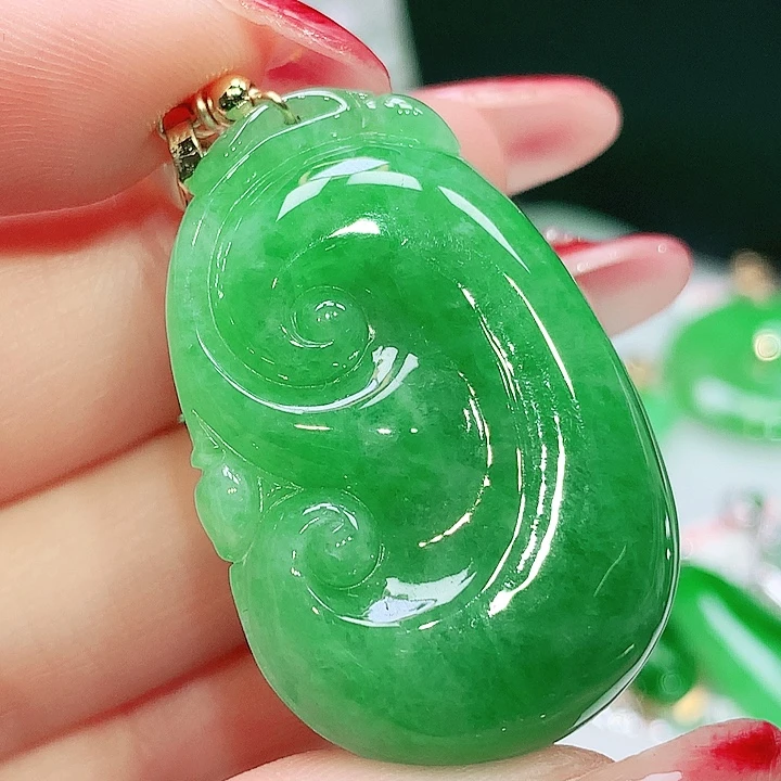 翡翠未镶嵌颈饰翡翠多样性发其一