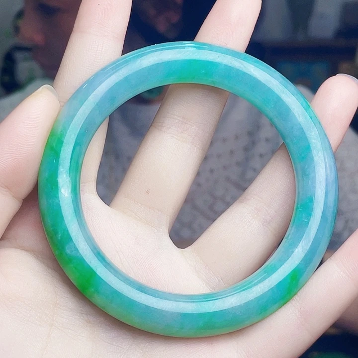 颈饰未镶嵌翡翠多样性