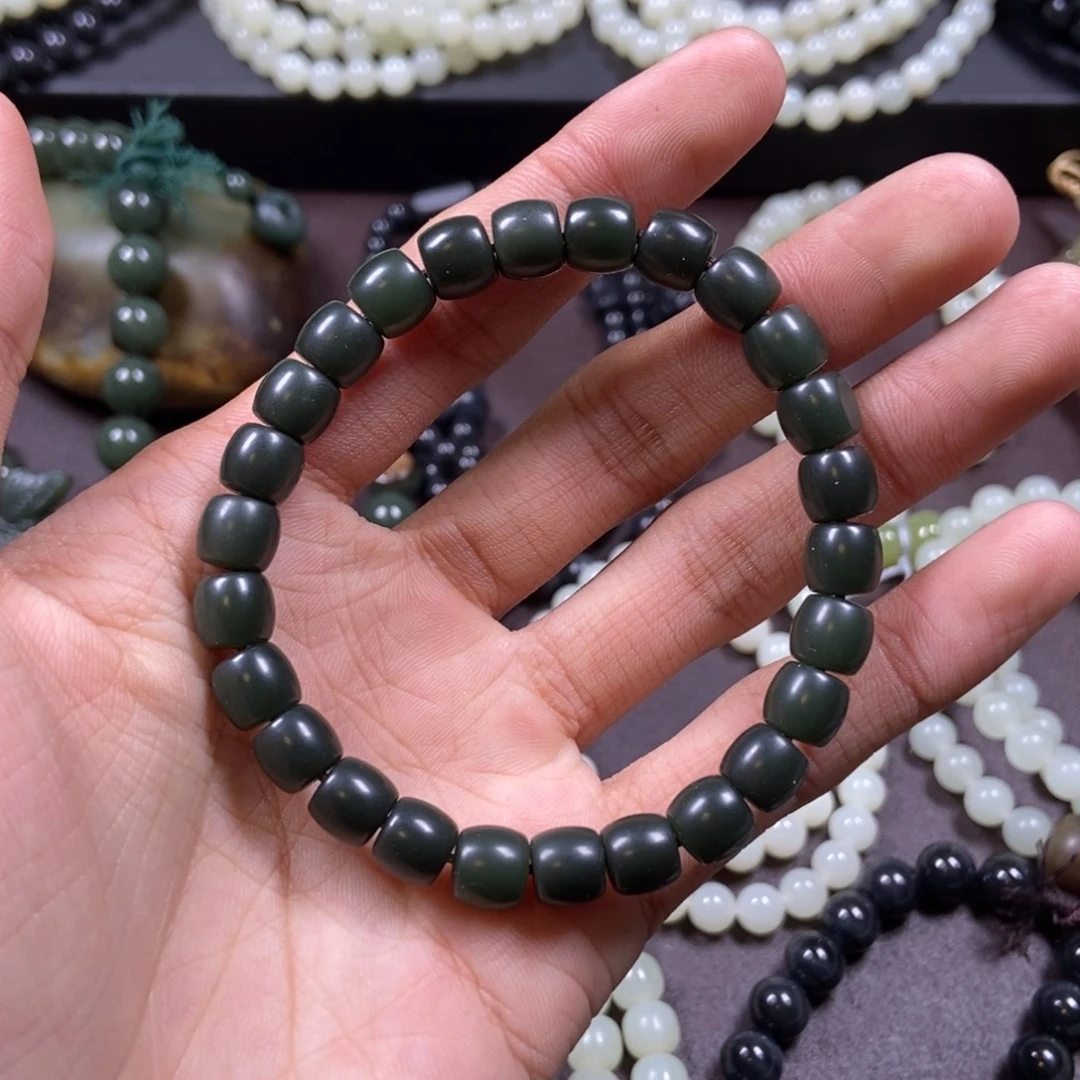 和田玉未镶嵌把件