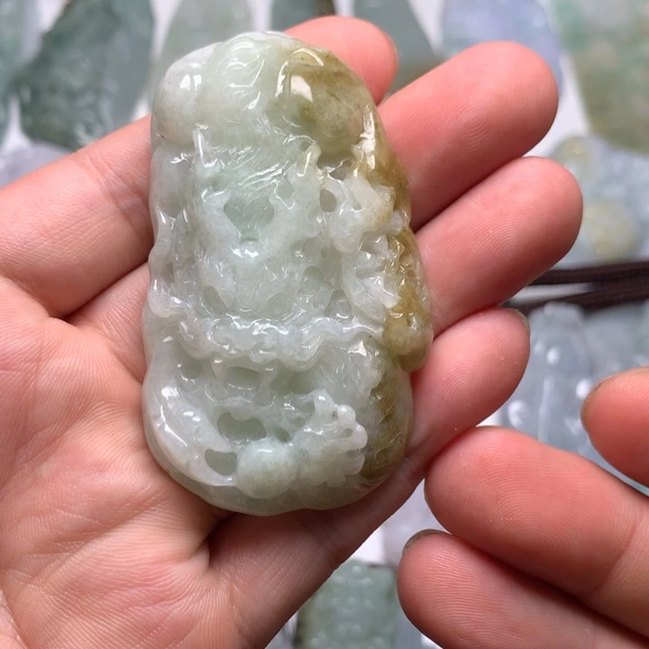 翡翠未镶嵌颈饰龙牌49